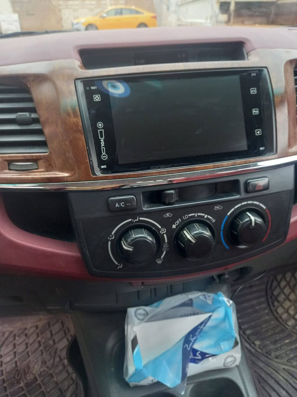 تويوتا هايلوكس كويتي 2014...
كامرة خلفية
كير اوتوماتيك 
بيها بارد بسيط مثل ما موضح بالصور 
رقم سليمانيه استخدام قليل
***********
العنوان ديالى
