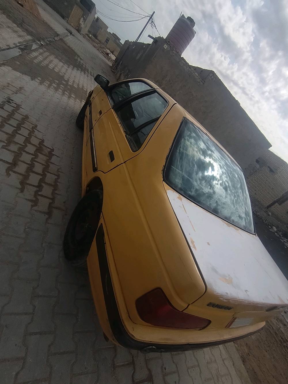 سيارة بيجو موديل 405 للبيع، السيارة تحتاج لبعض الإصلاحات الخارجية كما هو موضح في الصور. السعر مناسب لحالة السيارة. جاهزة لنقل الملكية. للاستفسار يُرجى التواصل معي.