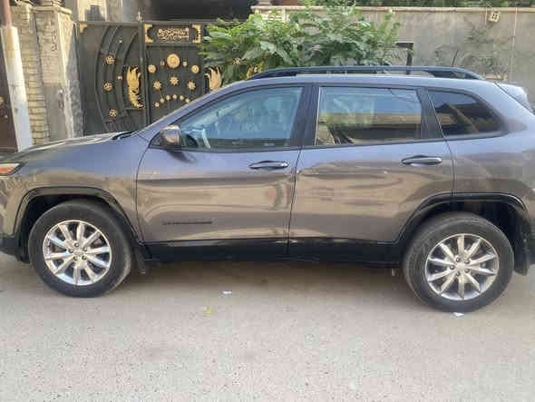 سلام عليكم جيب شيروكي بزون 2018 رقم انجليزي جديد سنوية جديدة ومفحوصة هزة جديدة البارحة سويتلهة السيارة كفالة من لغد وشاصي وبيهة هواي مواصفات 4 سلندر 2400 بيهة قطعتين صبغ موجود السونار مالتهة دعمتهة خفيفة سعرهة 130 ورقة وبيهة مجال للأستفسار ***********
