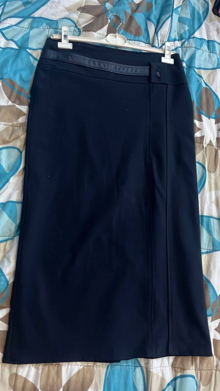 تنورات اسود + نيلي كوالتي عالي  مبطنة بلكامل قياس ٤٢ استخدام قليل جدا .
جدد بدون إي عيب. ماركة lyon  وكوزيلا من لازوردي الثقافة سعر الشراء ٦٠ الف سعر البيع الواحدة ب٢٠ قفلها


**إذا كنت صاحب هذا الإعلان وتريد حذفه لأي سبب، رجاءا أرسل رسالة إلى الدعم الفني**