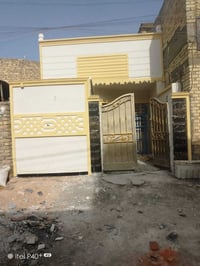 بيت 100متر للبيع حي طارق شارع الوسط دربونه بيت مري ثالث بيت عن الشارع ...