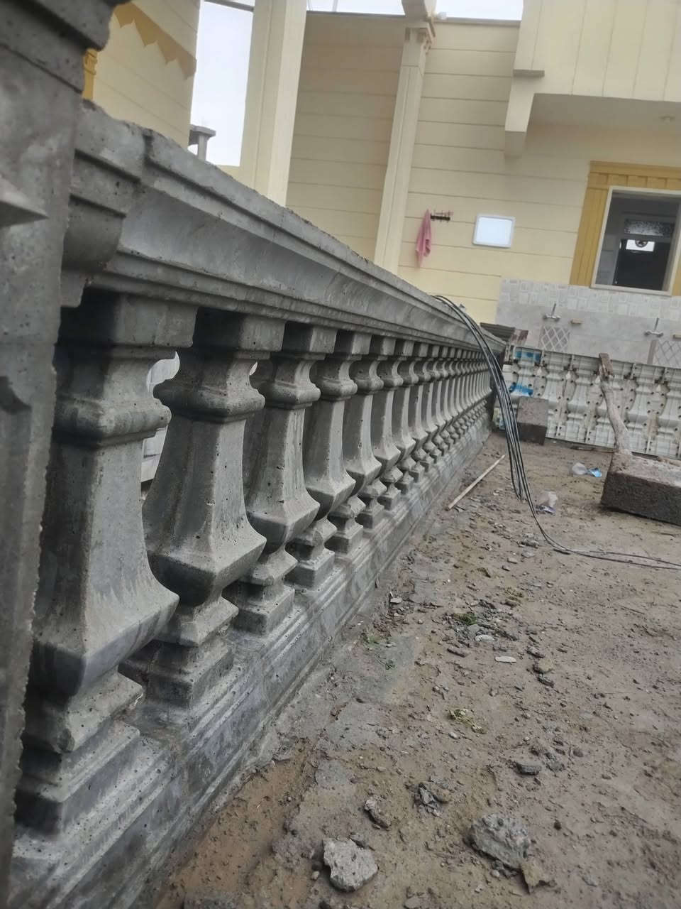 السلام عليكم يوجد قالب سياج حدائق وبلكونات وستاير و داير حسب الطلب
سعر المتر 8 والدنكه 10 للاستفسار

*********** 

***********
