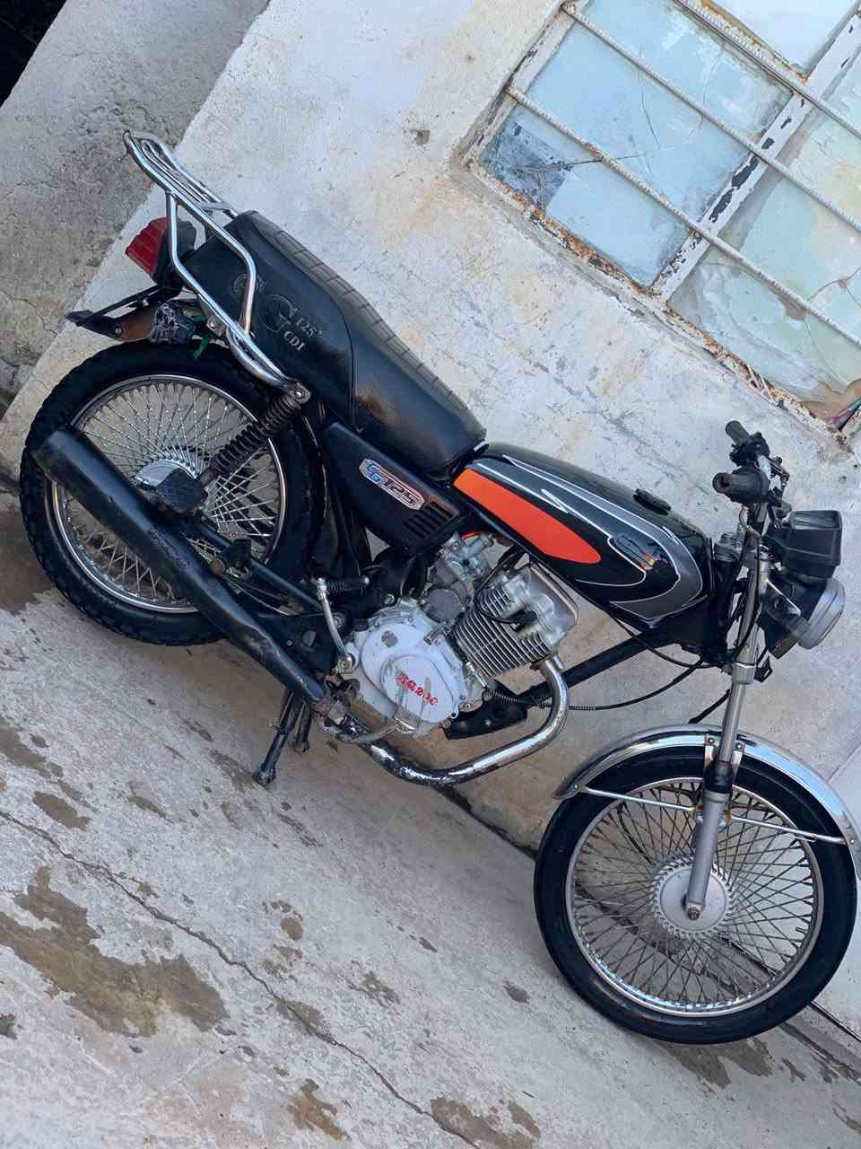 تايكر موديل 20 باب الاول
محرك 5كير 200 ماطور نظيف هندر واحد يشتغل 

نقص بس لايت وكتف 

سعر 350وبي مجال 

مكاني تكريت


**إذا كنت صاحب هذا الإعلان وتريد حذفه لأي سبب، رجاءا أرسل رسالة إلى الدعم الفني**