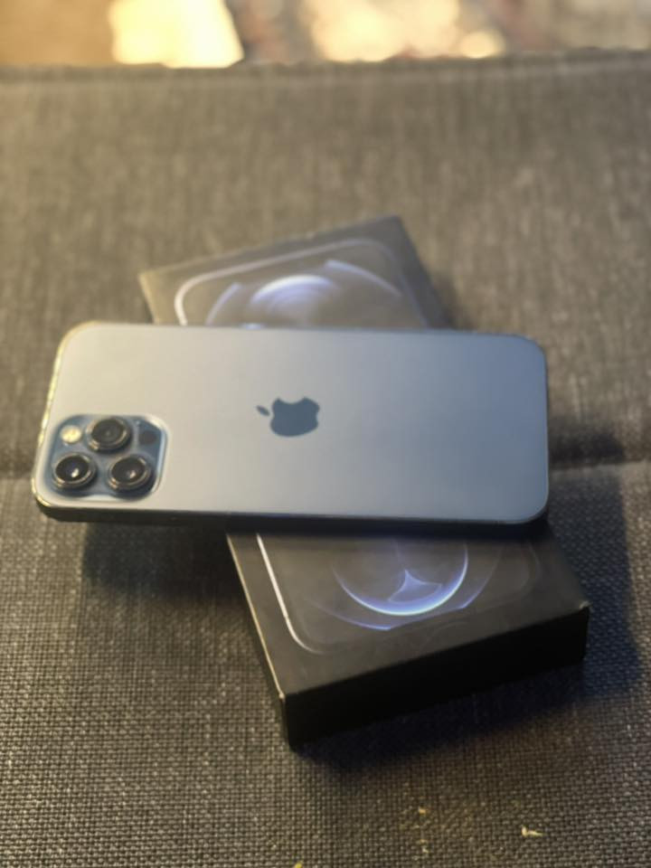 السلام عليكم 

عندي آيفون ١٢ برو ماكس للبيع  المبايل مكفول كلشي مامبدل بي محافظ  عليه كله بلادي ذاكره ٢٥٦   والبطاريه ٧٦ يعني زينه تمشيك ٥شهر واذا تريد تبدله الوكاله مالته ب٣٠ وشحن مايصرف أصلن كلش زين .ملحقاته كامله الكارتونه مالته الاصليه مطابق رقمه معه المبايل وياه الكيبل  الأصلي مالته وياه كفر اصلي جلاتيني شفاف والسعر  ٥٢٥ بس امنه المبايل نضيف بشكل قبل لتأخذه فحصه حته بل حاسبه  وبي مجال حك الجيه ورقم المبايل *********** واتساب أو تصال موجود
