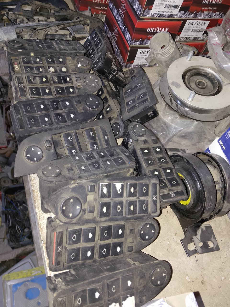 متوفر ادوات احتياطية لل BMW محلات أبو حيدر التميمي بصره الزبير شارع الشعيبه الجديد  قرب جسر سكة القطار رقمي ***********
