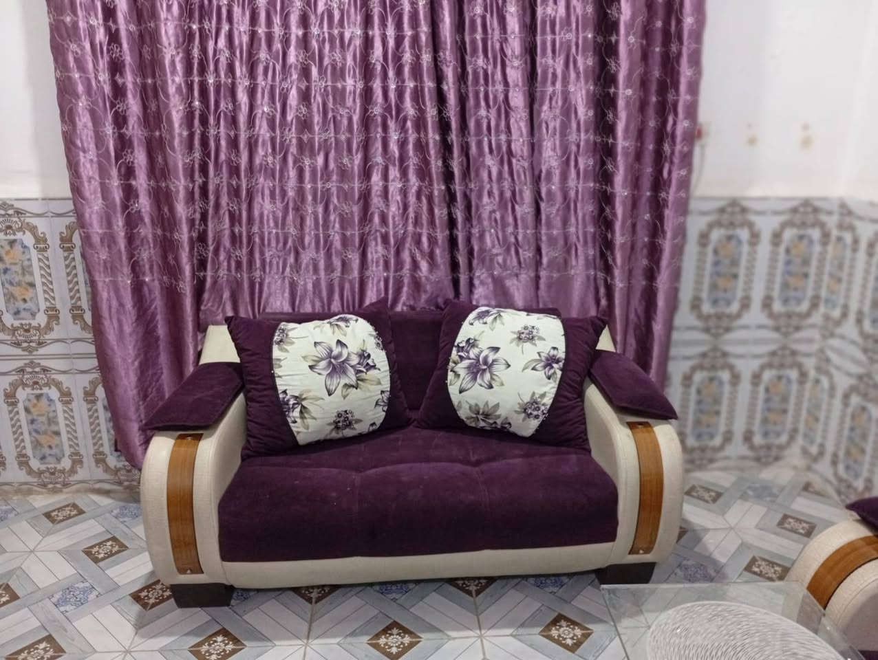 السلام عليكم 
غراض للبيع سبب البيع ننتقل لغير مكان 
خاص أو الاتصال ع الرقم ***********
