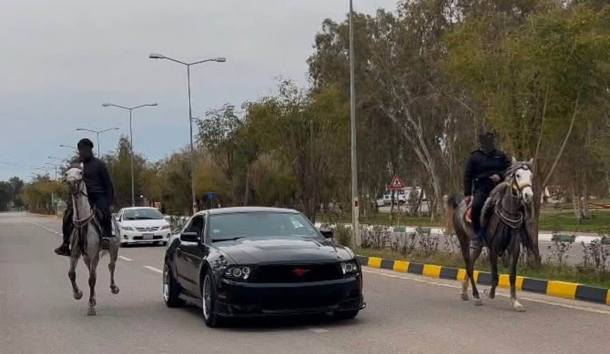 فرۆشتن 
مۆستانگ دوبەی ساخ 
مەکینە مەرخوب ٣.٧ 
گێج لیزەر 
گێڕ تۆماتیک
لەحیە RTR 
لایت عەدەسە و لیزەر
ساڵۆنسای بیلاد سیستەم و ستیل سەوتی تایبەت
گێر و مەکینە و ئەکسل و سەدر و پاوەر و کارەبای بەشەرت 
بەنزین زیاد لەحەد کەم دەخوا 
تایەو ویلی تازە
مشتەریت تەلەفون بکە لە خزمەتام
*********** سەیارەکە لە سلێمانیە كالار, السليمانية

