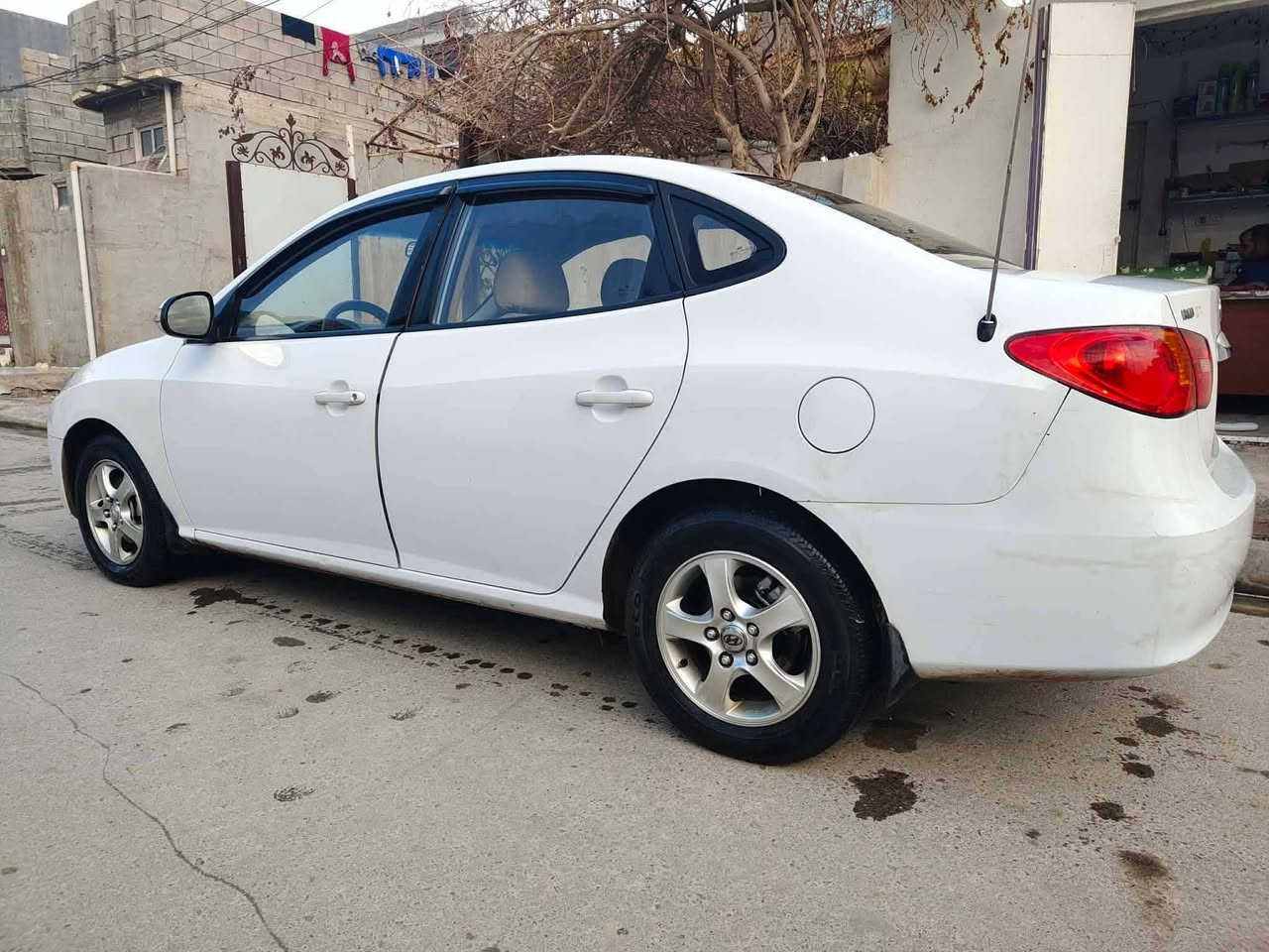 سيارة النترا 2011
گير اوتوماتيك 
بيها قطعتين صبغ بونيد وجاملخ
بدون دواخل
114 وبيها مجال للطيبين
***********
