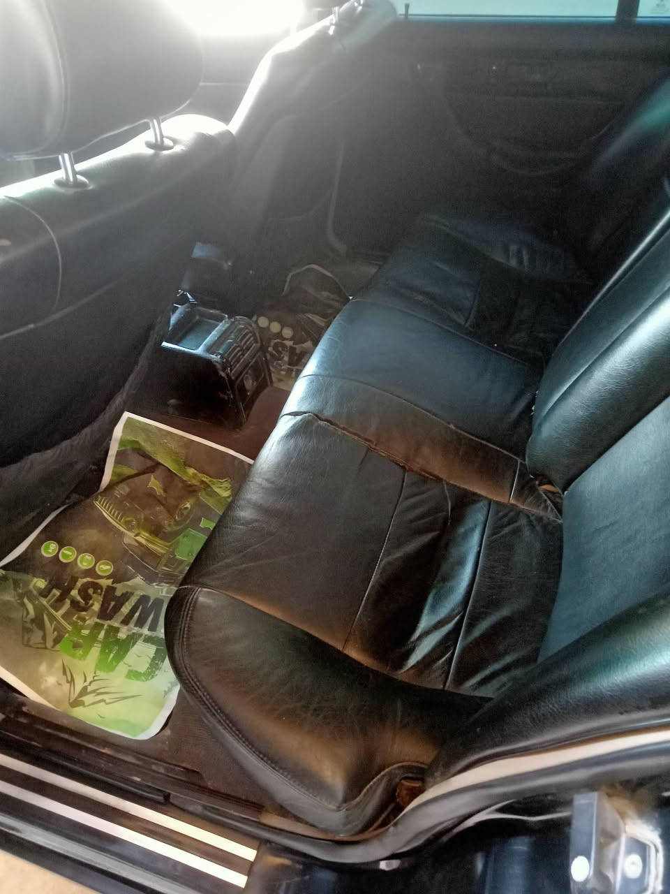 السلام عليكم اخويه بي ام 502 للبيع مكينه امسكر فانوص كشنات جلد كهربائي تبريد ثلج خير  من الله اسلايت شغال السعر 58 العنوان بغداد لامين الثانيه ***********
