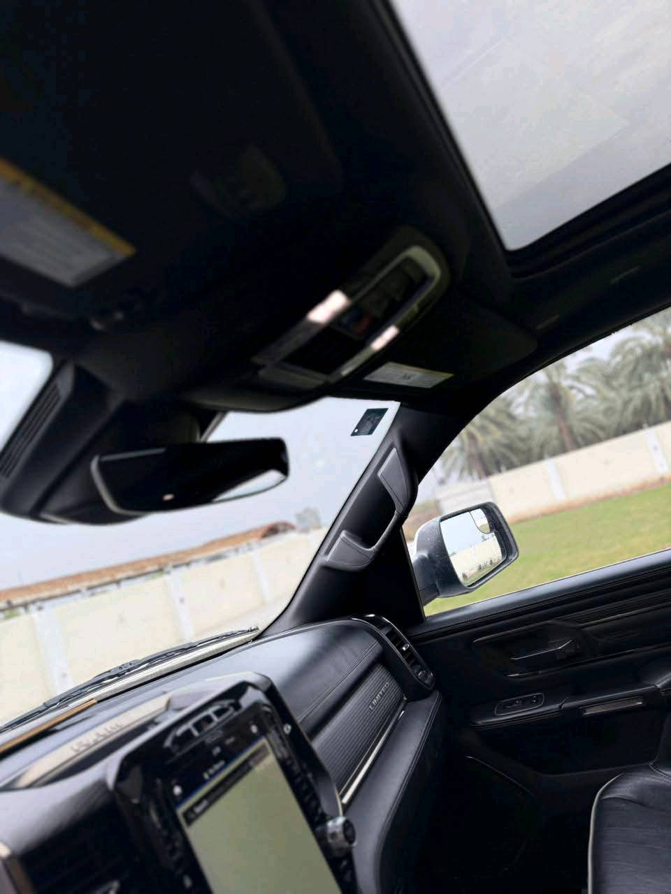 دوج رام 1500(( لمتد )) فول فول مواصفات
الموديل 2021
المحرك : V8 5.7L .
رقم بغداد باسمي تحويل مباشر
ماشيه 65
المواصفات :فول 1/1 
دوس كهرباء 
* دفع رباعي 4x4. فور ويل
رادار تفاعلي مع مانع تصادم. 
نقطة عمياء. .
 بجم كبس
* دوسات جانبية كهربائية.
* المصابيح الأمامية زنون.
* كشافات الضباب زنون. 
* المصابيح الأمامية والمصابيح الخلفية LED. 
* دخول ذكي (بصمة). 
* تشغيل عن بعد.
* مقاعد من الجلد الفاخر. 
* المقاعد كهربائية مع ميموري.
* المقاعد الأمامية تبريد وتدفئة.
الستيرن تدفئه 
شاشة كبيرة 12 أنچ.
* نظام ملاحة نفكيشن GPS
* حساسات امامية وخلفية.
* مانع تصادم خلفي. 
* مكيف خلفي.
*محدد سرعة.
* مرايا كهربائية جانبية من الكروم قابلة للطي كهربائيا.
* شاحن موبايل لاسلكي (واير ليس).
* الشباك الخلفي كهربائي
* امكانية تعديل ارتفاع دواسات البنزين والبريك.
* هاند بريك كهربائي.
* جوبلسات جگات تصعد وتنزل 
* حساسات امامية. 
* حساسات خلفية. 
* مرايا مع خاصية التعتيم الذاتي. 
* مساحات تخزين إضافية 
باب طويل بدي قصير مرغوب 
امريكي حادثها كلش بسيط بدون ايرباك طرف الباب فقط 
سياره جديده بمعنه الكلمه

للبيع او مراوس حسب القناعه لاستفسار اكثر تصال برقم 

***********
