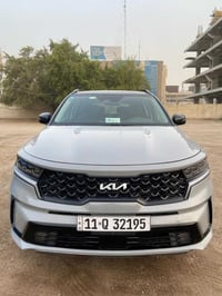 مكلف بالنشر سورنتو موديل2023 برستيج SX لون إسمنتي فول مواصفات رقم  بغد...