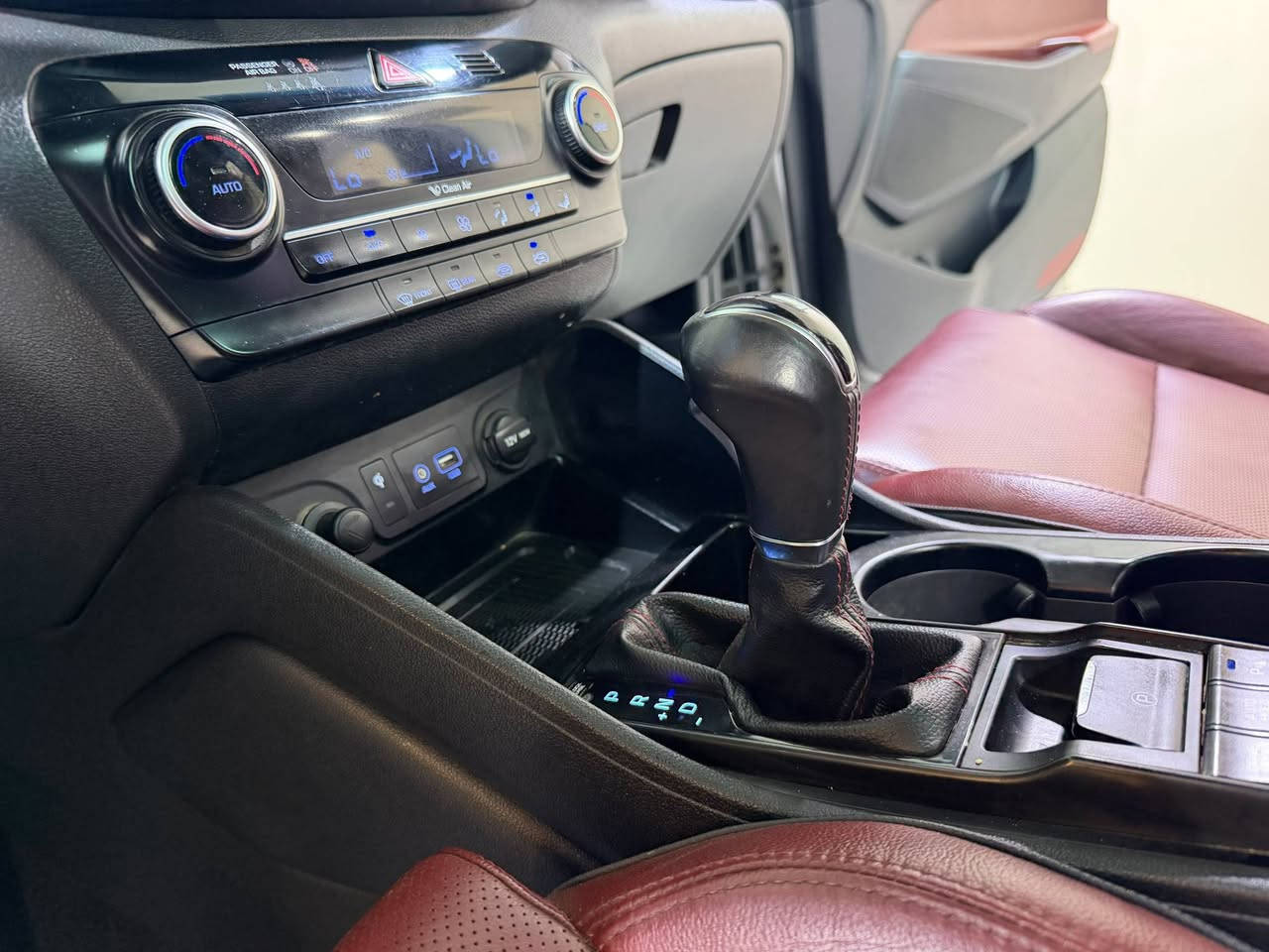 🚘 Hyundai Tucson 2020 – Premium Turbo (الفئة السادسة)

💥 قسط بمقدم 420,000 جنيه فقط (30%)
📉 فائدة سنوية 14%
❌ بدون مصاريف إدارية
❌ بدون تأمين إجباري
🚗 استلام فوري من المعرض

🚗 ليه تبيع عربيتك بره؟
لما ممكن ناخدها ونسلمك عربيتك الجديدة فورًا وبأعلى سعر في السوق؟ 🔄

🔹 العداد: 100,000 كم
🔹 الحالة: فبريكا بالكامل
🔹 الرخصة: سنة

✨ الكماليات:
✅ سقف بانوراما
✅ شاشة Touch Screen
✅ كاميرا 360°
✅ حساسات ركن أمامية وخلفية
✅ كراسي جلد كهرباء
✅ تشغيل المحرك عن بُعد
✅ تشغيل بالبصمة ودخول ذكي
✅ شاحن لاسلكي
✅ تكييف أوتوماتيك ثنائي المناطق
✅ جنوط 19 بوصة
✅ فرامل يد إلكترونية + Auto Hold
✅ مثبت سرعة
✅ مراقبة النقطة العمياء
✅ ABS – EBD – ESP
✅ 6 وسائد هوائية

💡 ليه تختار Hyundai Tucson Premium Turbo؟
أداء التيربو القوي، تجهيزات فاخرة، وثبات ممتاز، مع حالة فبريكا بالكامل تجعلها من أفضل الاختيارات في فئتها.

للتواصل 📞 📞 01033580948فون او واتس

✨ متاح كاش – قسط – استبدال 🔄
🎥 متاح فيديو معاينة للمصداقية

📍 العنوان: التجمع الخامس – بجوار مسجد الشرطة – مقابل بوابة 7
🕑 مواعيد العمل: من 11 ص لـ11


**إذا كنت صاحب هذا الإعلان وتريد حذفه لأي سبب، رجاءا أرسل رسالة إلى الدعم الفني**