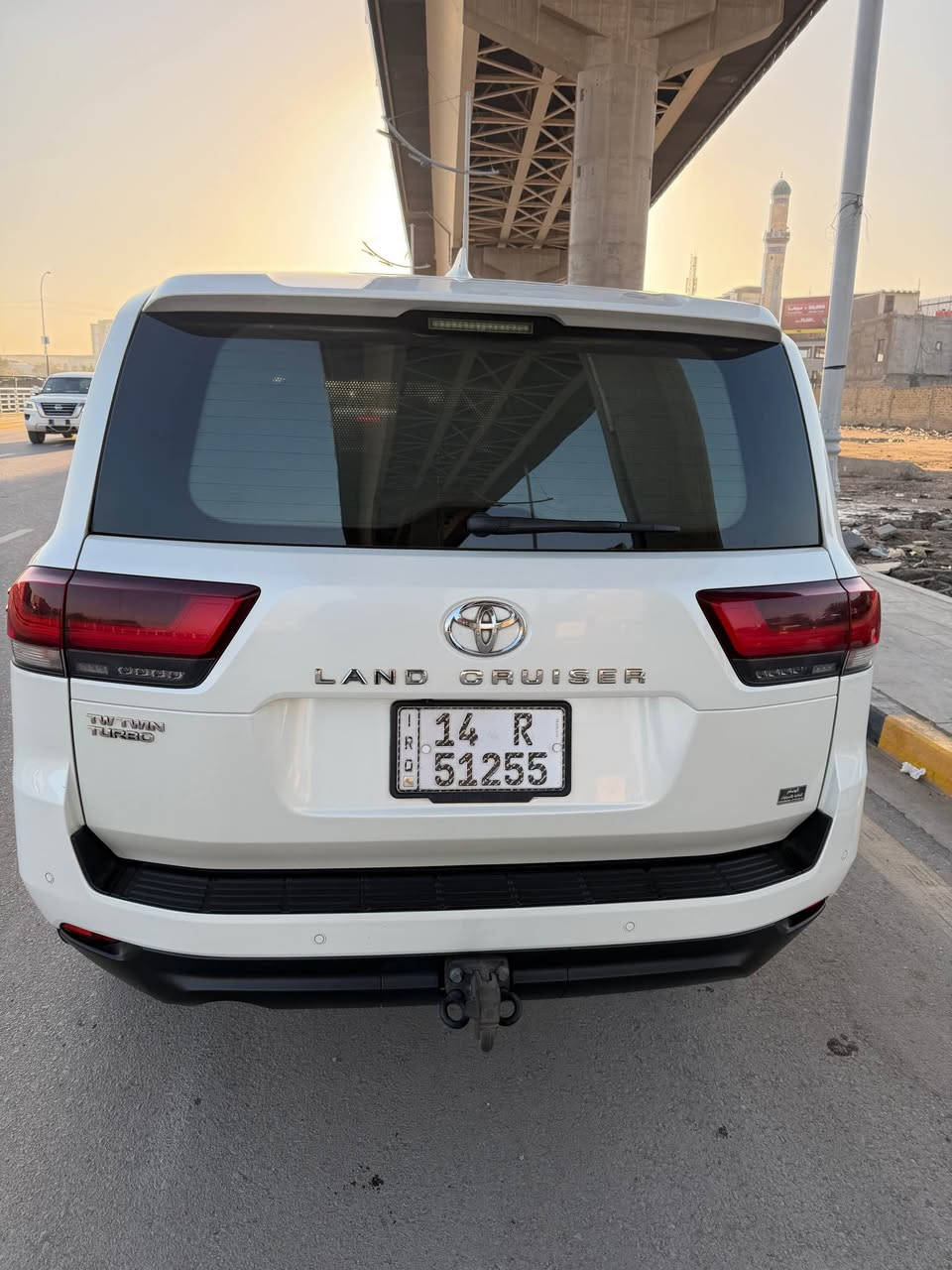 سلام عليكم 
للبيع لاندكروز موديل 2024   مكفولة كفالة عامة من كلشي 6سلندر 4000 ديزل كاز
مواصفات السياره ماشيه 94،000 الف 
3 قطع تبريد 
جامات تصعد وتنزل كهرباء اوتو 
مري كهرباء وشفط 
نضام SPORT
نضام OTOhold
نضام صعود الجبال 
نضام المنحدرات 
داخل جلد بيجي 
بك لايت LED 
كامرات خلفية 
حساسات أمامية 
حساسات خلفيه 
سياره جديدة حيل
مكان السيارة البصرة
السعر عند لاتصال  /*********** البصرة, العراق
