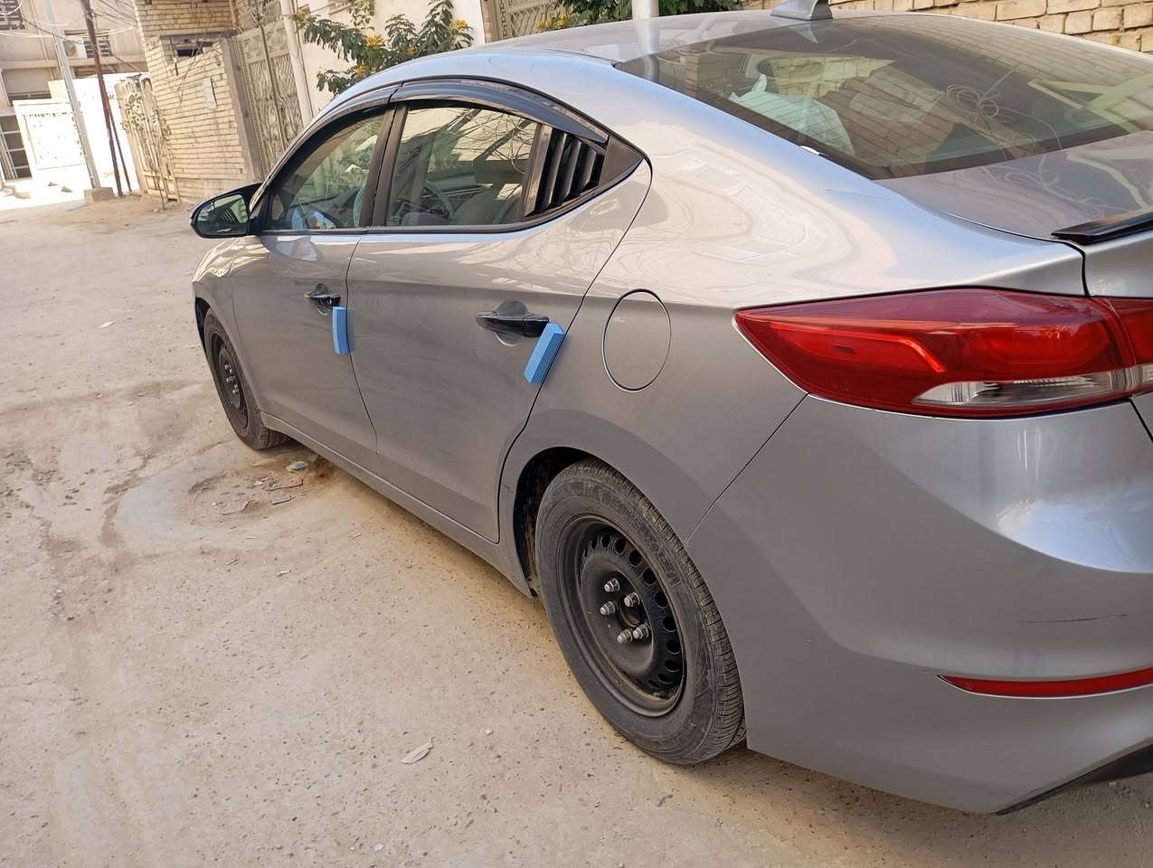 سلام عليكم ألنترا مديل17 حادث من امريكا بنيد مبدل وجاملغ كلير فقط وهنا بالعراق طخة خفيفة بالجاملغ الخلفي تخم تاير جديد غرفة جديدة شاشة و منضومة سماعات ٠ مداور ثاني يوم مكاني كربلاء ، السعر 115 وبيها مجال قليل ، ***********
