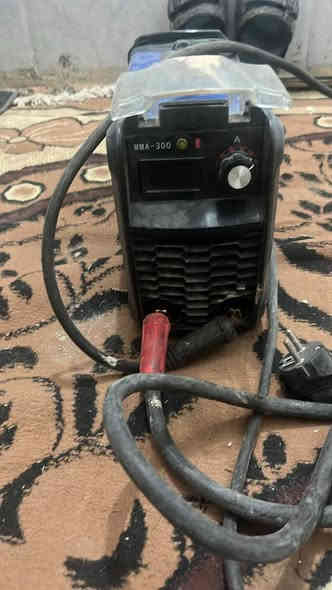 سلام عليكم غراض للبيع شلع دريل تفليش ودريلين سكويره وبوردات كهرباءالعدد 4 واحد جبير وثنين وسط واحد صغير  وشاحنه باتريات ومكينه لحيم للتواصل***********
