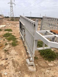 محجل مال كيه عموشه نثيه البيع رتفاع المحجل متره وعشرين محجل حيل حلو بس...