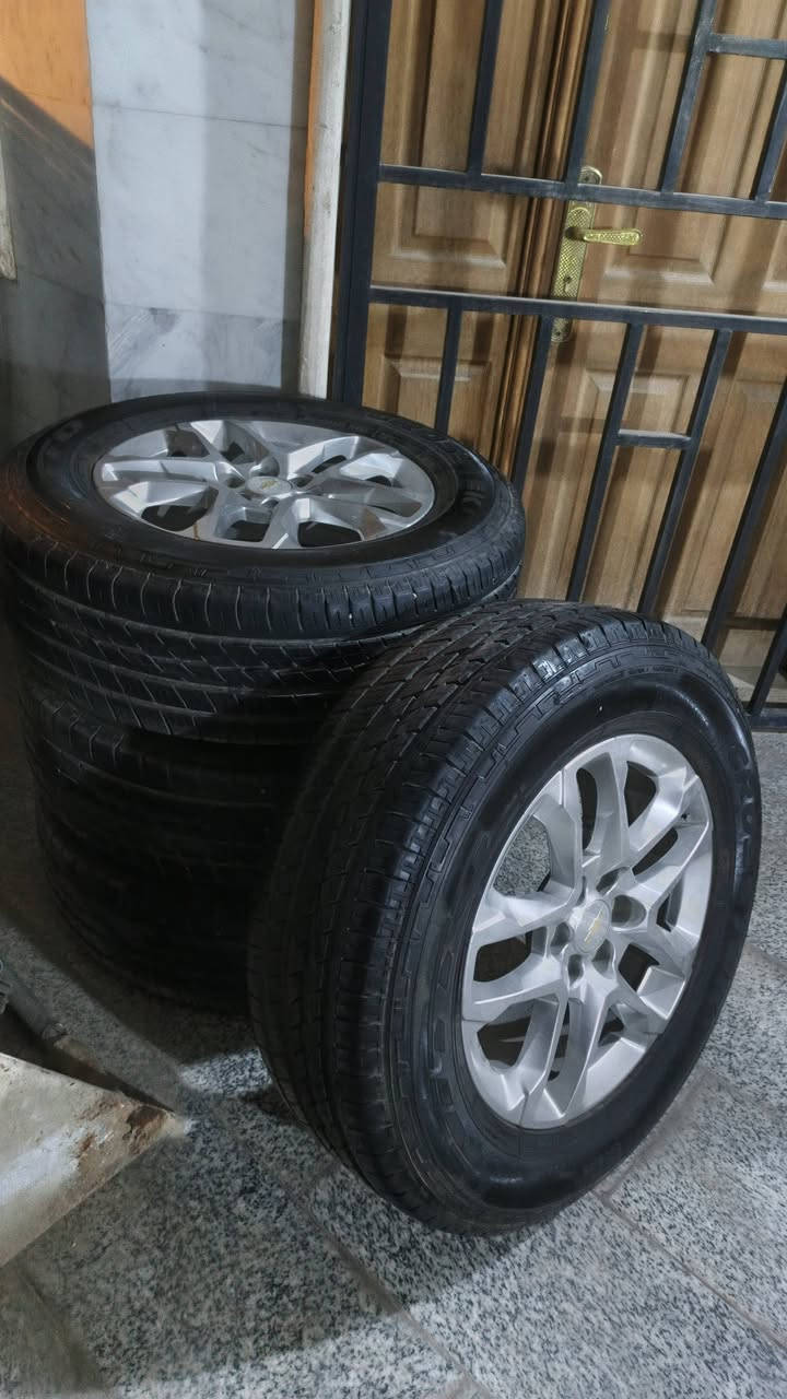 للبيع تخم ويل ترافرس حجم 18 اصلي وكاله مع 4 تايرات نظيفه جدا مشدود وكامل بلنص حجم
255 / 65 / R 18
الي يدور طسه خفيفه 
مكاني بغداد 
***********  +  واتس اب
