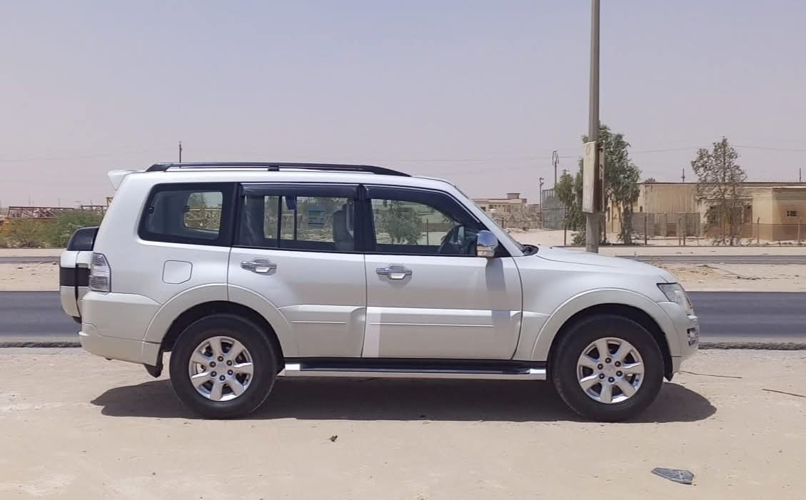 للبيع باجيرو موديل 2015 رقم نجف 
بأسمي تحويل مباشر السعر 185$ وبيها مجال
مكفولة من كل الجوانب ما عدا جاملغ امامي جهة السائق تبديل بدون دواخل 
فول مواصفات حبتور 
تبريد ثلاث قطع 
دمام بالجنطة 
كشن جلد كهربائي 
مري شفط 
زراگ لايت + لد 
فتحة بالسقف 
تحكم ستيرن 
فور ويل 
حساس + كاميرا 
ادامة جديدة لمنظومة البانزين 
غير متواجد على فيس 
للاستفسار الاتصال ***********
