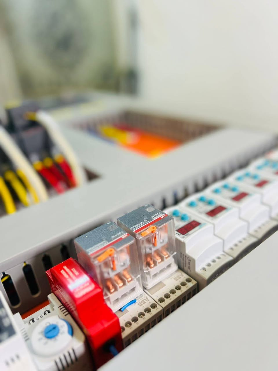 تصميم وتنفيذ بورد (ATS)
مواصفات البورد:
# حجم البورد100×80
# ثلاث مراحل بحمل 300A
# بارد منفصل 
# تحكم  اطفاء وتشغيل عن طريق الانترنتWi_Fi
# حمايه كامله  (protection) علي جميع الخطوط
#  مضاف جوزه حمايه من الحريق


**إذا كنت صاحب هذا الإعلان وتريد حذفه لأي سبب، رجاءا أرسل رسالة إلى الدعم الفني**