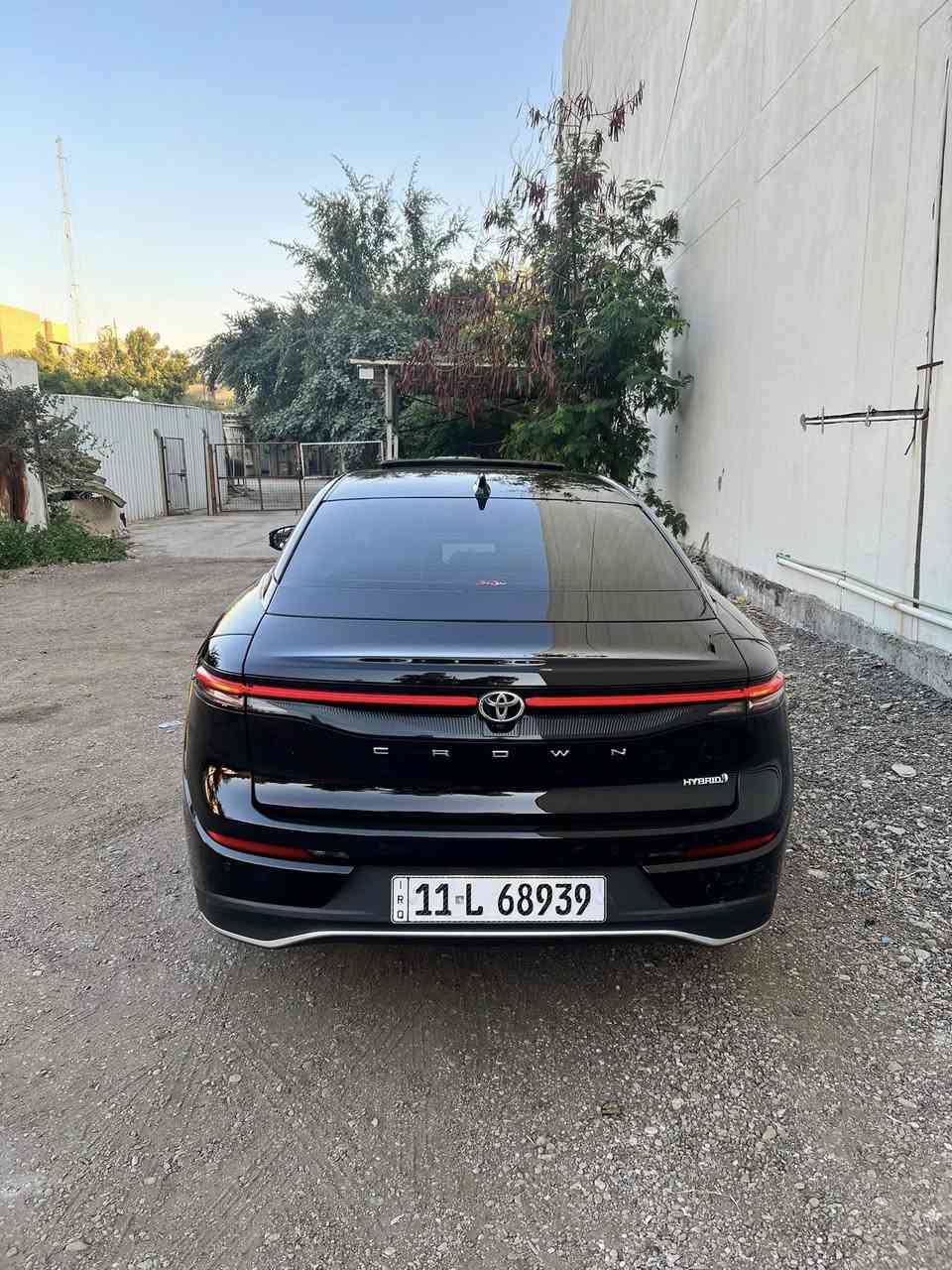 السلام عليكم كراون 2023  خليجي عبد اللطيف بن جميل بريميوم ماشية ١٣ الف مغلفة PPF بالكامل مكفولة عدا باب السايق بيه بارد مكان السيارة الكاظمية السعر 31,000$ هاتف ***********
