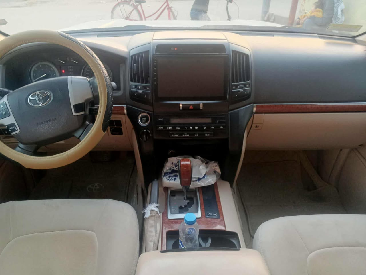 لاندكروز 2013 رقم بغداد الدولي بأسمي شخصيا بيه جاملغ امامي مبدل فقط بريم اصل محرك 6 سلندر السعر 330 ***********
