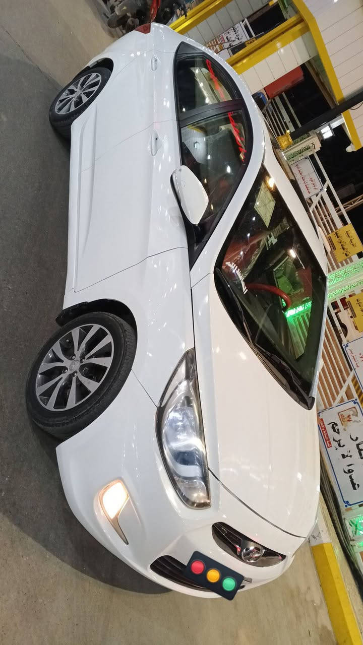 السلام عليكم. اكسنت موديل 2015 فول مواصفات فتحة تحكمات شاشة وكامرة تخم تاير جديد حدا كاملة حتى مشط ستيرن تبريد تدفئة كفالة عامة من الصبغ والتبديل والفتح فقط بارد بيها محرك 1600 دوش مكفول رقم ميسان مكانها ميسان نهاوند السعر 110 وبيها بسيط 
***********
