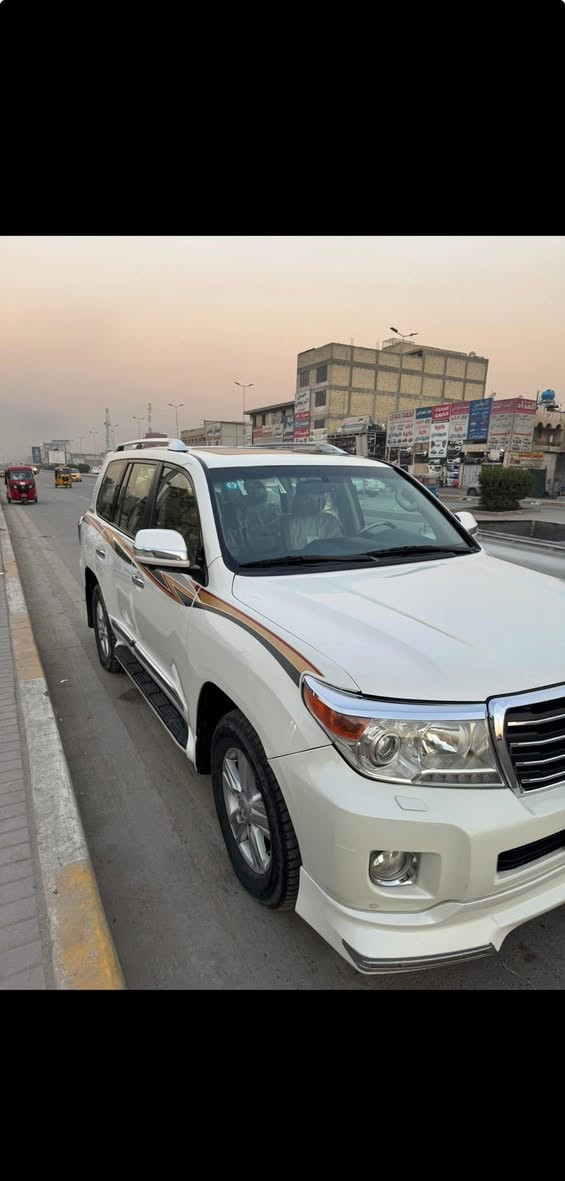 سلام عليكم لاند كروز 2015 
6 سلندر 
قطعتين صبغ 
بغداد 
***********
