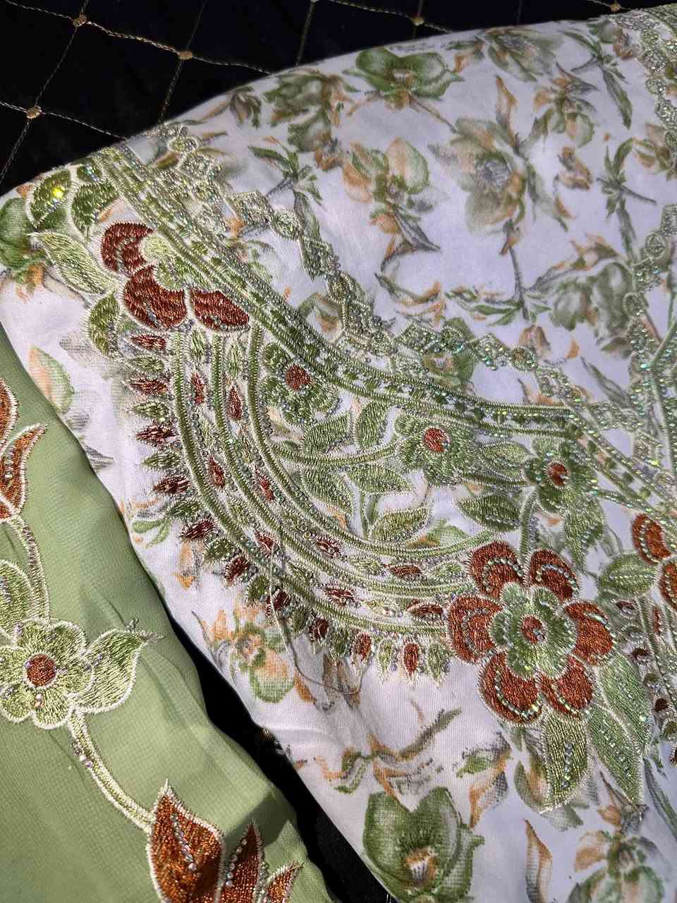 مخاوير العيد توفرت يم جكليته قياس القطعه الطول ٣ متر ونص والعرض ٦٠ سم 
الخامه حرير اندنوسي بي نسبة قطن 
سعر القطعه ٢٥ الف 
المخور مامخيط بنات


**إذا كنت صاحب هذا الإعلان وتريد حذفه لأي سبب، رجاءا أرسل رسالة إلى الدعم الفني**