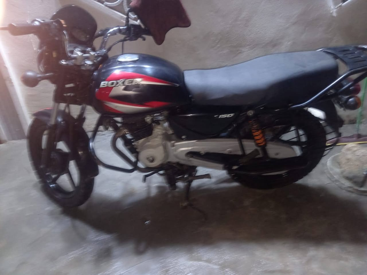 السلام عليكم دراجه بوكسر موديل 23 دراجه نضيفه بيه خيط تبخير كلشي شغاله بيه اوراق كامله السعر 1100 المكان بغداد حي اور الرقم ***********
