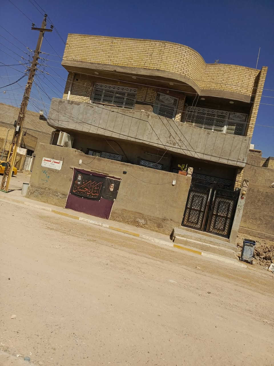 سلام عليكم بيت ركن للبيع  100متر  بلديات الضباط الثانيه السعر 130     الاستفسار أكثر *********** يوجد واتساب
