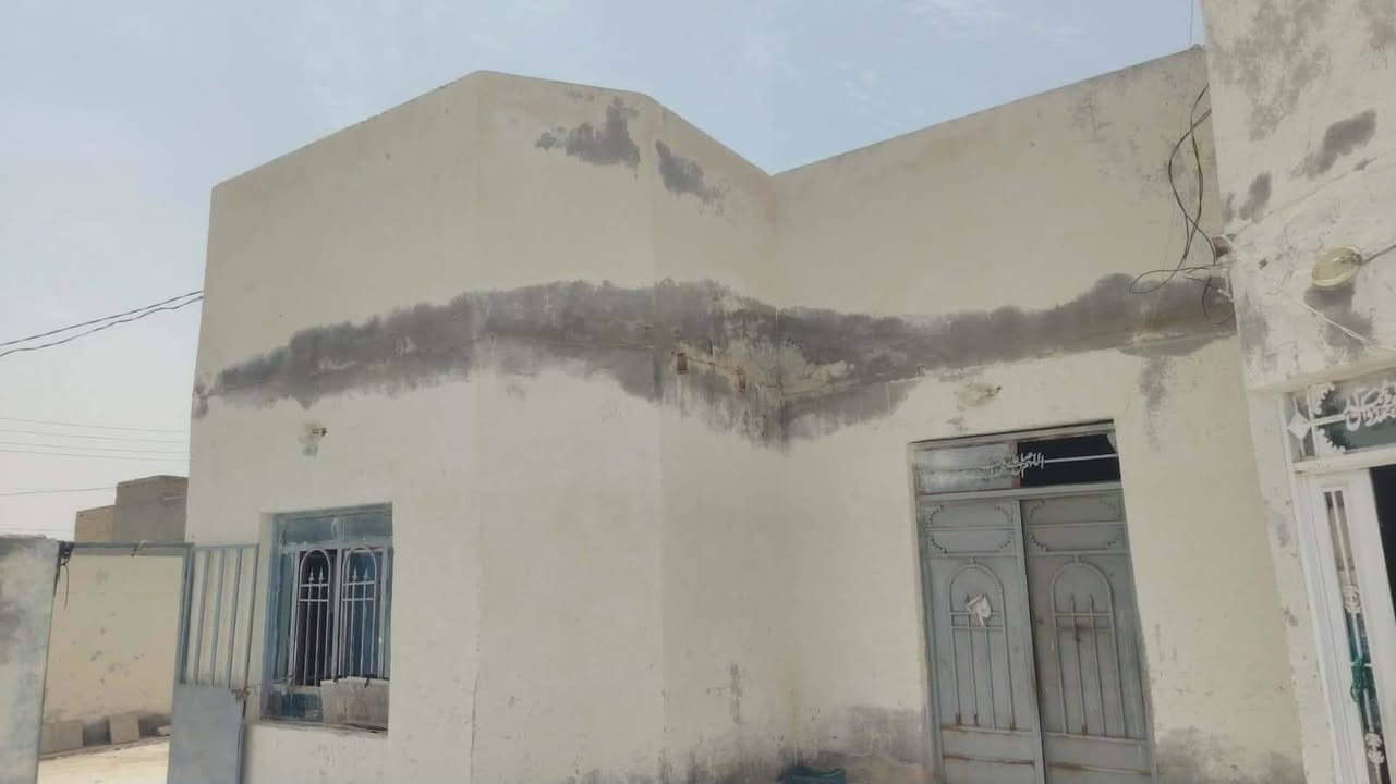 دار سكن للبيع منطقة ال معالي.زراعي  خلف الجسر مساحه ٤٠٠م عكاده ٣ غرف نوم وصاله ١٣ م استقبال ٩م مطبخ وصحيات داخليه وخارجيه وطارمه السعر٣٣ وبي مجال استفسار اتصال*********** أو واتساب
