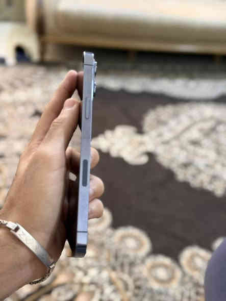 ١٣ برو ماكس ذاكره ٢٥٦ بطارية ٩٧  الجهاز كفاله عامه ممبدل شي  كله شغال بس السمكارت واكف
ب٣٥٠ بدون عمله على شرط شخط مابي *********** بغداد الجديدة
