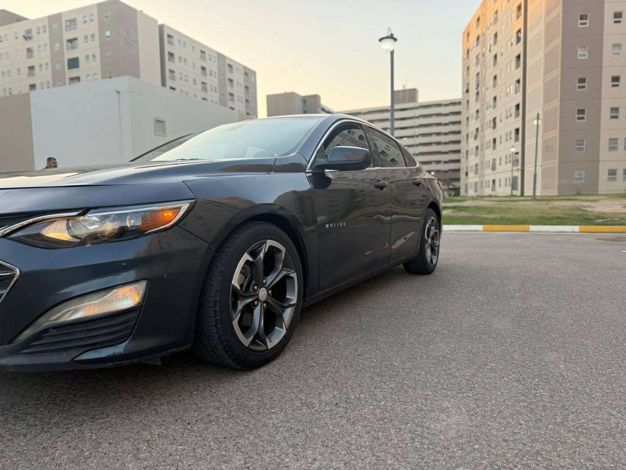 للبيع  ماليبو 2021 LT 
السياره جاهزه ونظيفه جداً 
🛑الحادث جانبي بصفحة سائق صبغ بجم شركة بدون ايرباك فقط بردة طاك

المواصفات 

🔴بصمه ابواب + جنطه

🛑محرك 1500 توربو ✈️

🛑 اوتو بريك /توقف ذاتي عند الاقتراب 🚳

🛑كشنات تدفئه + كهرباء ⚡️ 

🛑تبريد قطعتين

🛑شاشه كبيره تدعم 📲Android Auto/car play

🛑خرائط Gps📌

🛑كامره خلفيه 📷

🛑كروز مثبت سرعه

🛑شاشة ضبط واعطال بل دشبول

🛑داخل ابيض 

🛑منافذ USP/ 12V /Tip C

🛑مانع انزلاق ⛔️

🛑حساس اطارات

🛑4 دسك/ Abs

السعر 112 ومجال قليل السيارة جاهزة شغل واطلع وين ميعجبك 

***********
