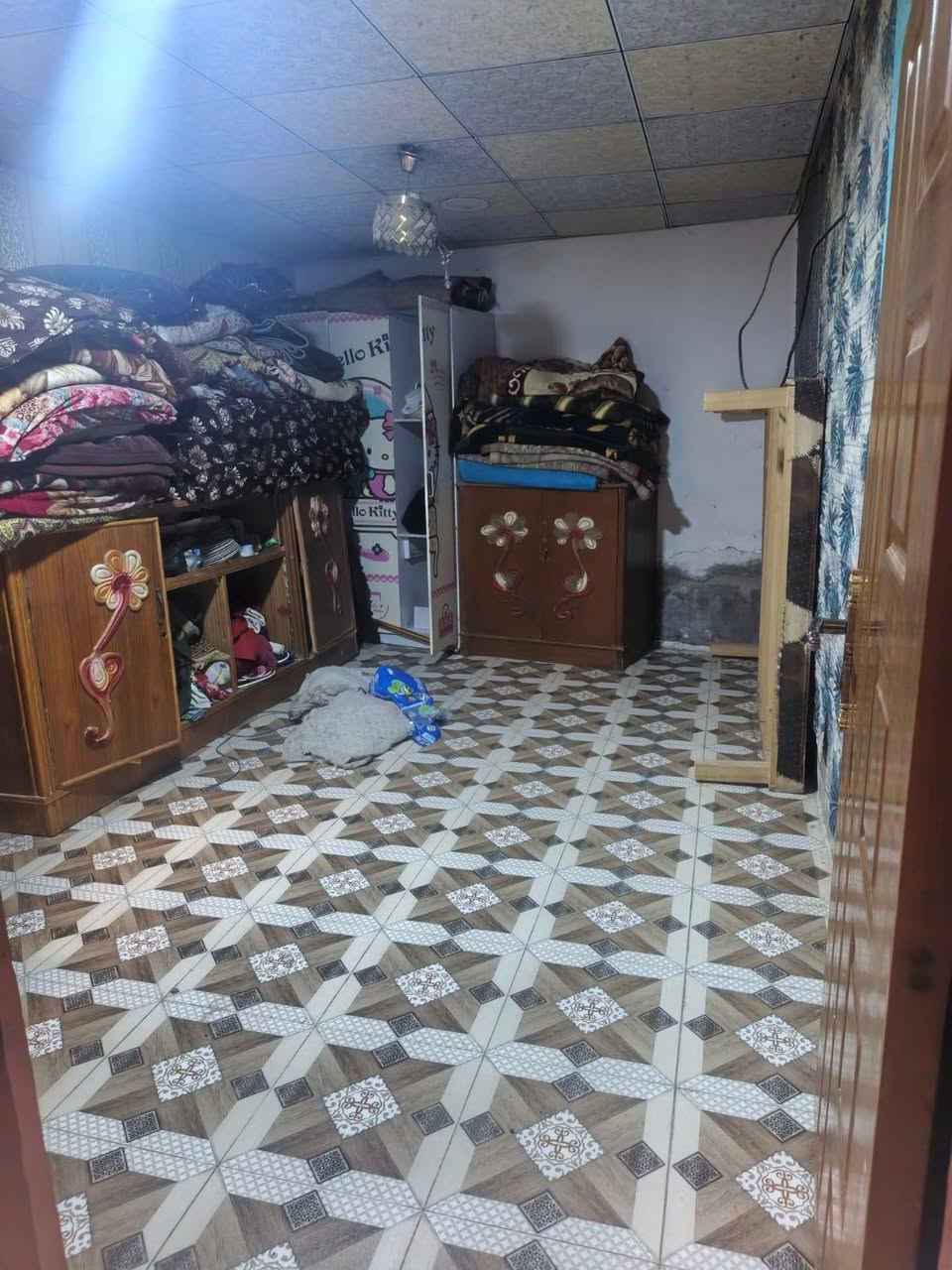 بيت معروض للبيع واجه 110متر مربع
تفاصيل البناء غرفتين صاله استقبال مطبخ صحيات 2 خارجيه حمام داخلي قرب تقاطع طاقة الكهرباء
للستفسار ***********

