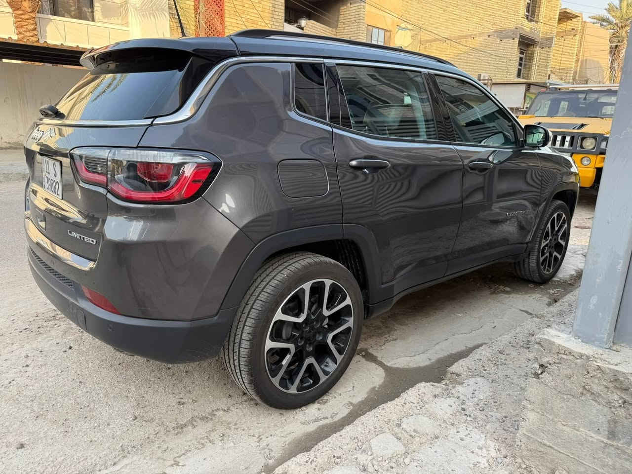 � للبيع: جيب كومباس 2021 - فئة Limited 🚗
Jeep compass 2021 Limited

سيارة مميزة ونظيفة جدًا، استخدام شخصي ومحافظة عليها بشكل واضح 👌

سيارة رقم بغداد وبسمي تحويل ثاني يوم 

🔹 الموديل: 2021

🔹 النوع: جيب كومباس

🔹 الفئة: Limited (الأعلى)

🔹 الاستخدام: شخصي

🔹 الحالة: ممتازة جدًا

📌 التفاصيل:

* حادث امامي خفيف (بدون دواخل )

* صبغ حافه البنيد جهه السائق

حافه الجاملغ عكس السائق

*بارد حافه الجاملغ صفحه السايق

*ايرباكات مكفوله سليمه 

* باقي السيارة بحالة ممتازة

* نظافة عالية جدًا من الداخل والخارج

🔥داخل لونين

✨ المواصفات:

🚘 زراعه عدسات اناره ممتازه

🛋 مقاعد جلد لونين + تحكم كهربائي

❄️ مكيف أوتوماتيك 

📱 شاشة كار بلي

🔘 تشغيل بصمة + دخول ذكي

📸 كاميرا خلفية + حساسات

🚗صندوك كهربائي اوتماتيك

🛣 مثبت سرعة

🔐 أنظمة أمان (ABS + مانع انزلاق + وسائد هوائية سليمه)

✨ السيارة تستاهل، ونظافتها تبين عليها من أول نظرة

❗ رجاءً لا تقارنها بالسيارات التعبانة اللي بيها ايرباك طاك

💵💵💵 تحب تعرف السعر دز عالخاص او اتصل وتشلع عيني واذا عاجبتك تاخذهه باللي يناسبك واني الممنون. لان ضعاف النفوس يكسرون بحلال الناس. 

📞 للتواصل والاستفسار من صاحب السياره : ***********
