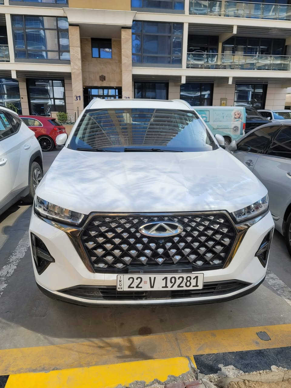 تيكو ٧ برو ماكس ماشيه ٥٠ كيلو يعني زيرو رفم أربيل ضمان شركه السراب ٦ سنوات للبيع
المواصفات:
محرك 1.6 تيربو قوي
قوة تقريبًا 194 حصان
ناقل حركة أوتوماتيك 7 سرعات (DCT)
دفع أمامي اقتصادي بالوقود
شاشة مزدوجة كبيرة حوالي 24 إنج
كاميرا 360 درجة للرؤية الكاملة
فتحة سقف بانوراما
نظام صوتي SONY عالي الجودة
شاحن موبايل لاسلكي
تكييف مزدوج التحكم
حساسات أمامية وخلفية
نظام أمان ومساعدة السائق ADAS
جنوط ألمنيوم قياس 18 إنج
5 ركاب مع مساحة صندوق واسعة حوالي 475 لتر 
🔹 مميزات السيارة:
اقتصادية بالوقود
تصميم عصري وفخم
مناسبة للعائلة والسفر
قيادة مريحة وثبات عالي
السعر ٢٤٥٠٠ مليون وبيه مجال علما ان سعرها ٣٠ مليون في الشركه
***********  المكان مجمع بوابه العراق
