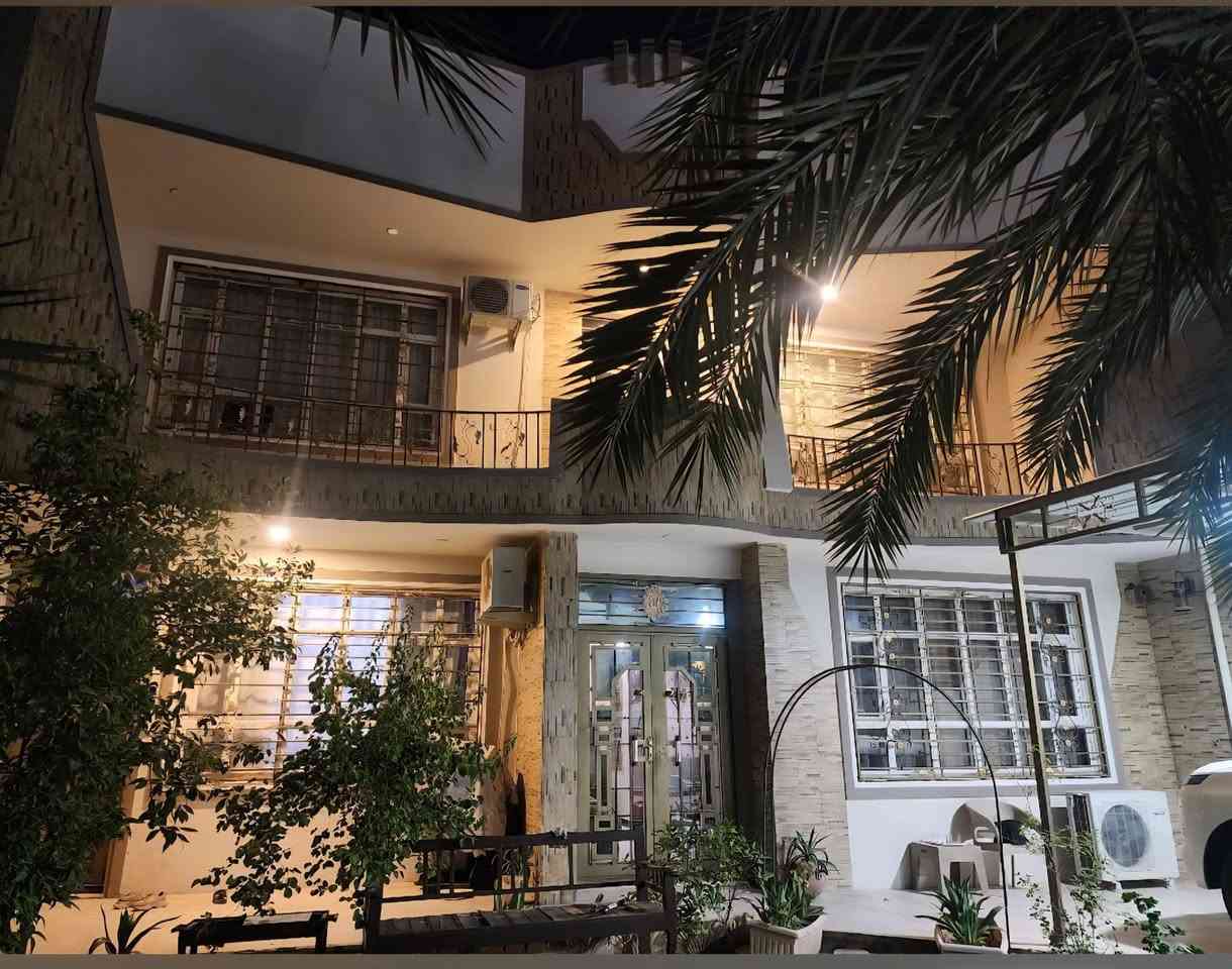 بيت للبيع ....شارع ٢٠....تجاري .
شارع جامع السلام ونادي ذوي الاحتياجات الخاصه ...والمستشفى الاهلي الجديد...
الشهداء منطقة ١٦....٢٥٠ متر واقع حال ٤٠٠...
فول مرمر الطابقين والمماشي والكراج ٥ غرف نوم ..٣ مجاميع صحيه صاله واستقبال كلش كبيره ومرتبه نظام خليجي..
السعر ٣٧٥ مجال بسيط ...
الاتصال.......
***********.......***********....ابو مصطفى...
