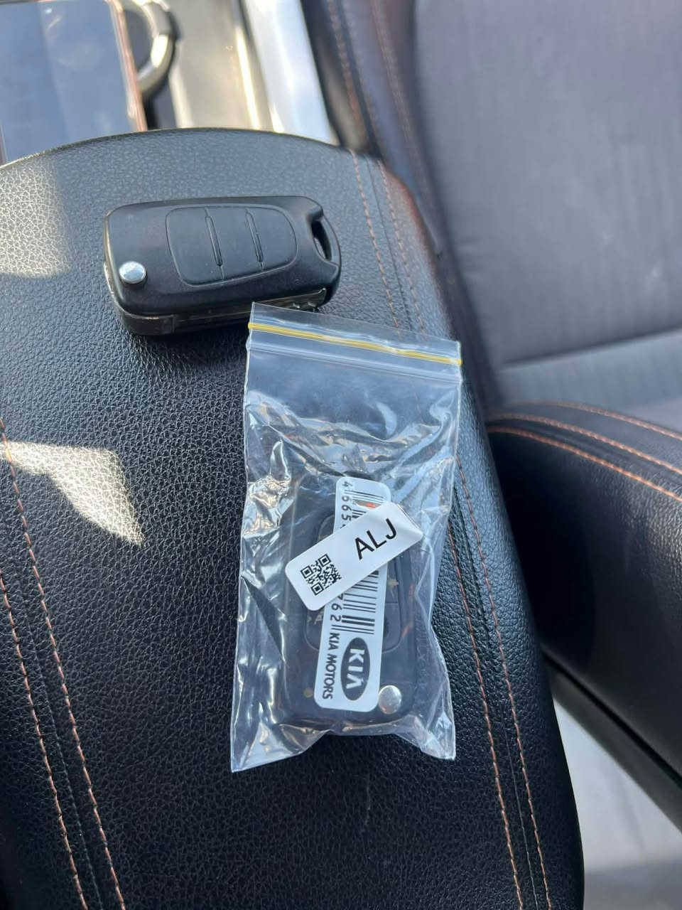 كيا سپورتاج موديل 2013
سياره جديد جديد على وضع الشركه 
خليجي صفر الشركه البخيت 
***********
قليل ماشي 133  الف شرط فحص شرط كلوب يدك من تعبر120
كفاله عامه من صبغ ضربه حالوب فتح تبديل عياره كلشي مابي عدا رصعه باب سكن
محرك مامفتوح كير مامفتوح صدر كهربائيات تخم تاير تبريد تدفئ كلها شرط
موصفات فول عدا بنراما
داخل مشمشي
كشنات جلد 
كشنات كهرئائي
مرايه اشاره+مرايه شفت
ليد لايت امامي +بلاجكتور
تبريد لمس
تحكم استيرن+بلوتوث+تثبيت سرعه+مانع تزحلق
حساس خلفي
ويل كروم حجم19العدد 5مع سپير
لايت عدسه تصعد تنزل متحرك
بصمتين شركه بلاد العدد سويج2
سنويه جديد هزه جديد فحص جديد بسمي بشرط تحويل
مكان سياره كركوك *********** كركوك, العراق
