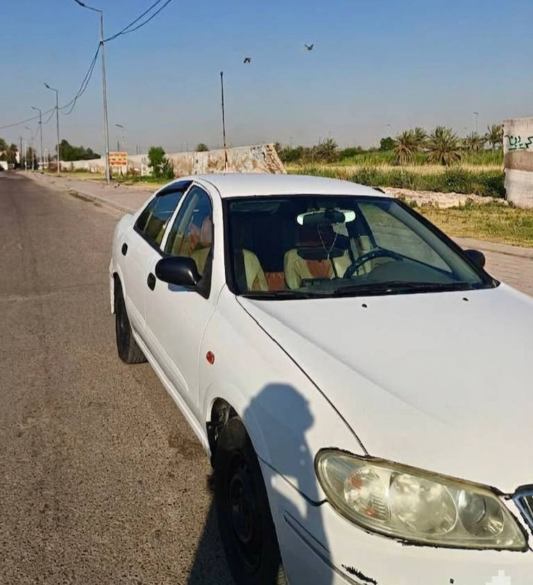 السلام عليكم 
نيسان سني موديل 2009
 بيها بارد بالجمالغ الامامي سياره ما بيها ضرب بس بارد و بيها خسف بالباب الايمن موجودة بالصور
تبريدها شغال
كير و مكينه مكفولات 
سياره باسمي تحويل ثاني يوم 
 مكان السيارة بغداد/ العامرية
هذا رقم للتواصل ***********
 اريدها ب105 و بيها مجال
