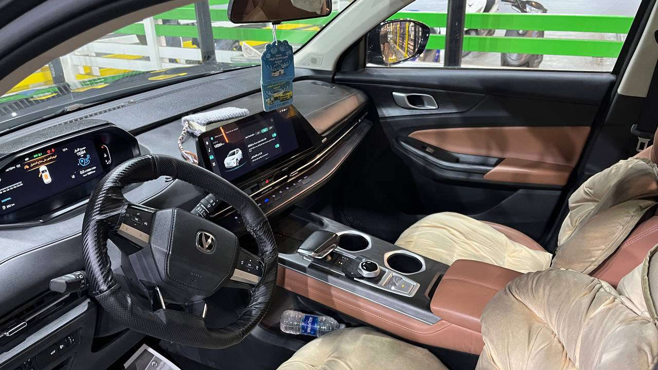 ياالله السلام عليكم 
شانجان UNI S
2025
ماشية  10 الف وشوية
شخط بالباب 
طلقة بالبنيد غير نافذة
لونها رصاصي رمادي
محرك 1500 تيربو 
تشغيل عن بعد 
حساسات امامي خلفي
٤ كامرات امامي خلفي جانبي
رادار معروف الموصفات. سياره كفاله بس هذا الي مذكور 
سياره بشارع فلسطين هذا رقمي 
***********
