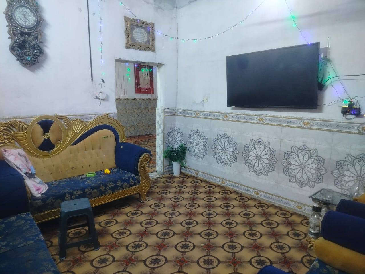 يالله يوجد بيت للبيع مساحه 600 م مع البناء غرفتين نوم 5..4
صاله 10 ..5
ستقبال 7...4
صاله ستقبال 4...4 
مطبخ 5...4
حمامات داخليه 
 شارع العام قرب محطه الراضي و معمل الطحين يبعد عن شارع العام 100 متر 
بسعر معقول حتى اذا مراوس سياره حسب الاتفاق
الاستفسار الاتصال
***********
***********
