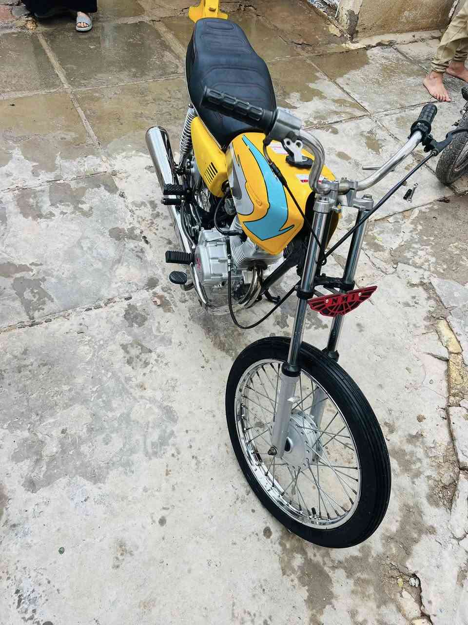 السلام عليكم دراجه للبيع بدون.
السعر 550 قفل 
الرقم  ***********
