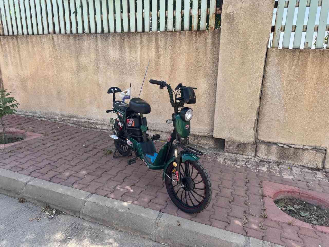 ‎ماتۆڕ شەحنی شەریکەی mps GT حەجم ٢٠ یی پاسکیلەکە بێ عەیبە و مەزبوتە پاسکیلەکە وەک تازە وایە مۆدێلی ٢٠٢٥ ە پاسکیلەکە فوول مواسەفاتە شەغال و بلوتوز و پاوەربانک و ستاندی مۆبایل و ٤ ئیشارەت و ٦ دەبڵ و ٤ گێڕە ٩٩ ئەڕوا پاسکیلەکە قوەت و شتی فولە ماتۆڕ و شتی بێ عەیبە فوول جوانکاریە زۆر کەم بەکارهاتووە 

‎نرخی ٣٥٠ هەزار و معامەلە
‎لە سلێمانی م
*********** 
*********** السليمانية, العراق
