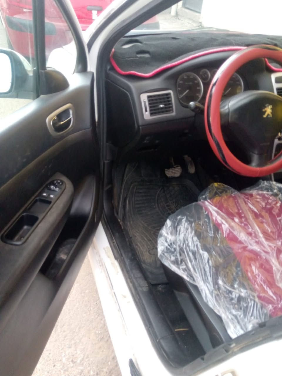 بيجو ٣٠٧موديل ٢٠٠٥ سياره جاهزه محرك وكير وحداديه رقم كركوك سنويه جديده مشروع وطني رقم دولي مكانه بكركوك *********** سعر ٤٦ورقه بيه مجال بسيط سياره بيه كم قطعه صبغ ابيع حزام
