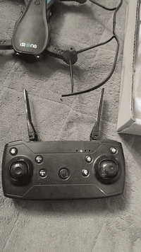 السلام عليكم
درون للبيع مع ريش احتياط 
 ومحوله سياره مال سفرات.  سعرهم 30الف الشراي يعلق او يتصل ***********
