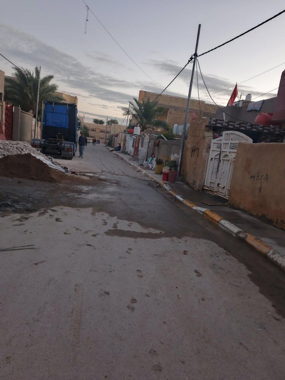 السلام عليكم بيت كامل مساحة 275متر بالألبان بشارع المدارس قرب مدرسه الاريج او بضهر دار طوعه لقران
# ***********
