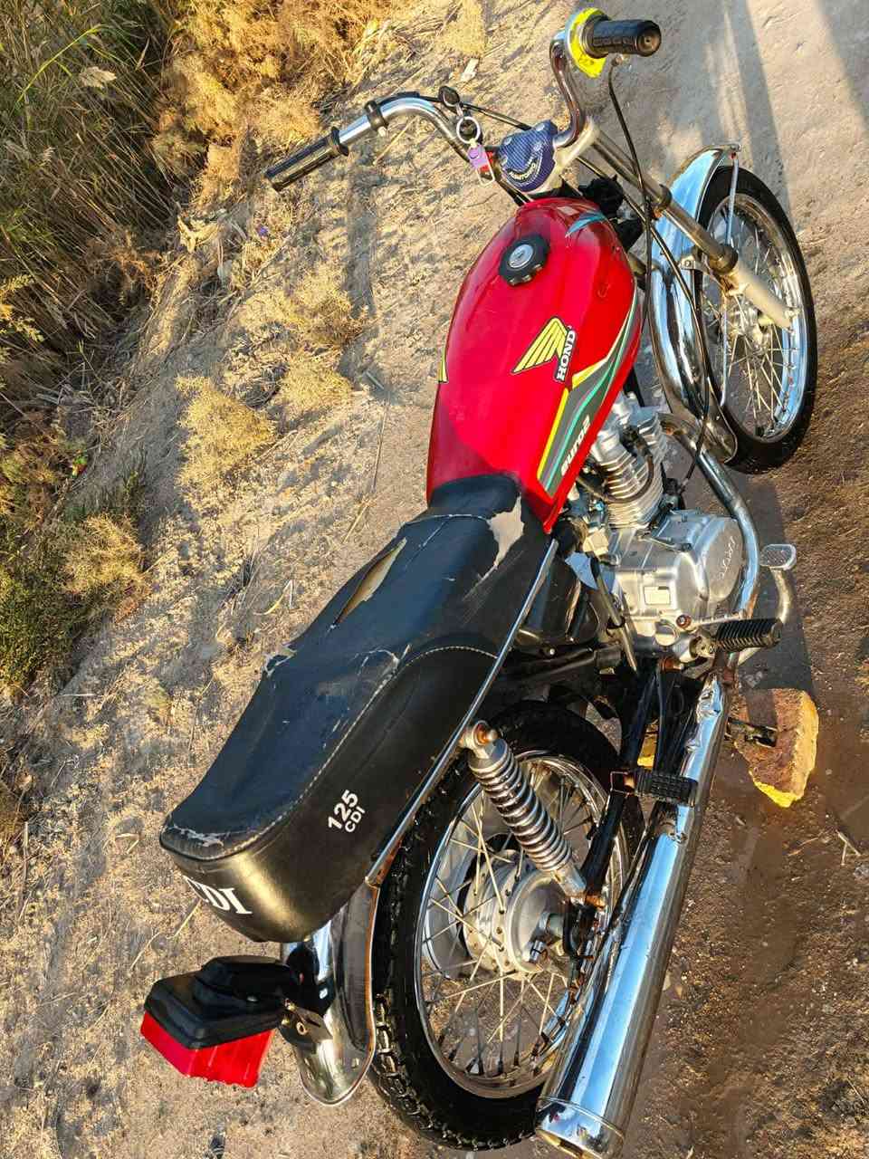 السلام عليكم اخوان دراجة للبيع 
نامة شلامجة موديل 2024 كلك كلك 
كاملة ماعوزها برغي ودراجة نضيفة ونعمة من الله 
السعر 450 وبيها مجال قليل للشراي
للاستفسار هذا رقمي ***********
مكاني سوق الشيوخ 
مامتواجد بالفيس
