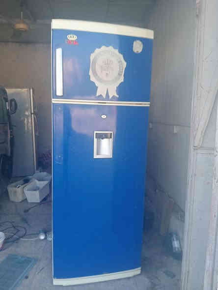 ثلاجة 18قدم شغاله مع ثلاجة صغيره 7قدم مامصلحه مكاني العبيدي الكفاات رقمي ***********
