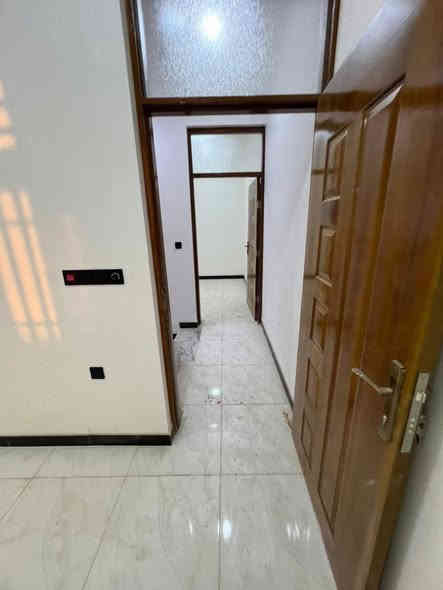 للبيع✅
40م.        10x4
تسليم مفتاح/📍مقابل الدار تشجير 
الطابق1️⃣استقبال-صاله-مطبخ حار-خدمات
الطابق2️⃣غرف نوم عدد(2)

الموقع📍الشعب-قرب لحوم ابو سجاد-خلف حسينية ام البنين ع
🔸السعر: 130 وقابل للتفاوض

مكتب الثقة للعقار🏛️
حي اور-شارع نادي النفط-مقابل مركز سناريا لطب الأسنان
***********📳
***********📳
