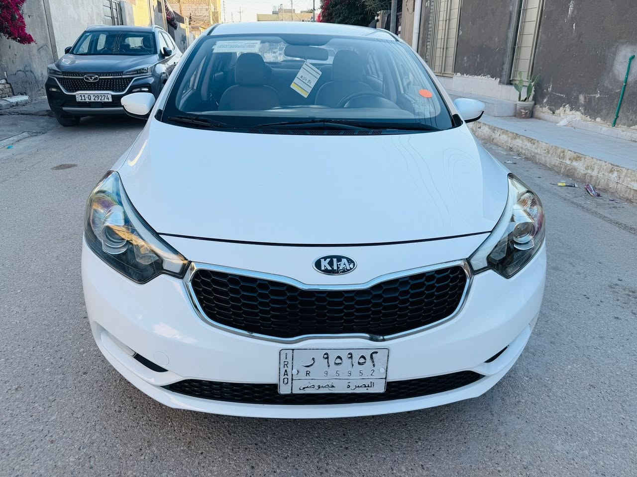 السلام عليكم 
الى عشاق الجديد…
كيا سيراتو 2015 خليجي ماشيه 79 الف حقيقي السياره استخدام شخصي على ايد وحده من الشركه رقم بصره مميز مشروع وطني محرك 1600 دووش مامفتوح شرط بالكارتون جاهزه السياره من كلشي مكينه وكير شرط الفحص حداديه ١٠٠/١٠٠ تبريد ثلج تدفئه تخم تاير جديد السياره بيه تراي شرط زيروو السياره بيه تبديل الباب الخلفي الايمن اصلي ورش تجميل قطعتين بدون اي ضرر والباقي مكفول لادحجات لازنجار لابارد السياره جديده جدا من الداخل والخارج احلى من الصور مكان السياره الناصرية السعر 118 للاستفسار ***********
